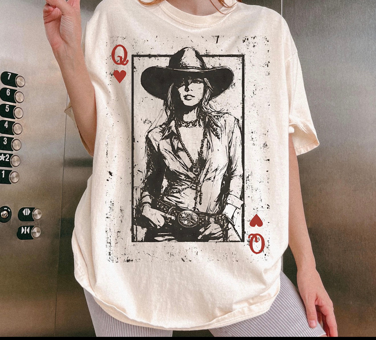 Queen of hearts comfort tee